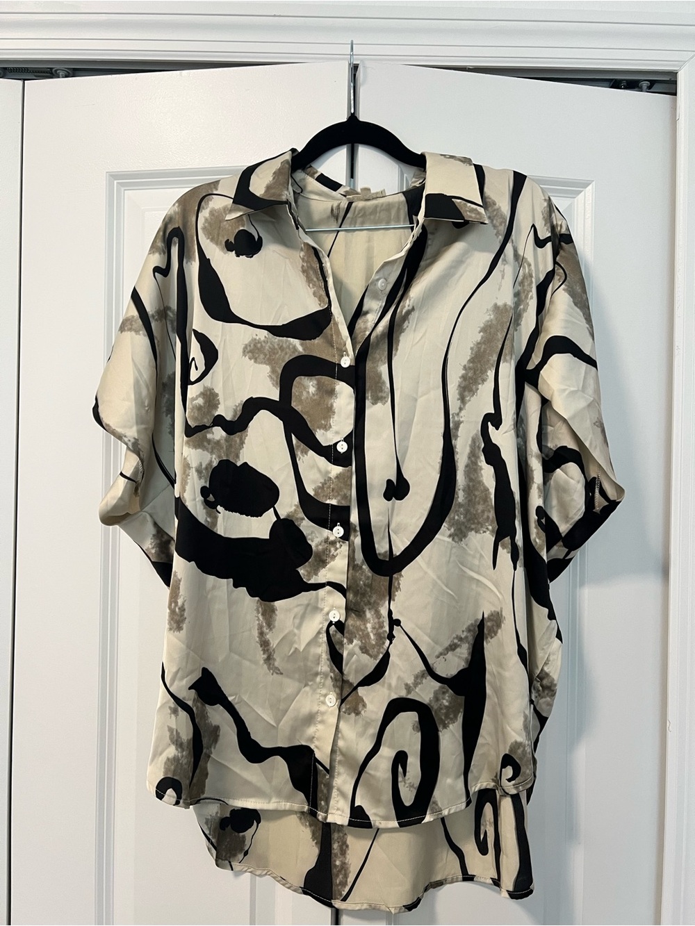 JODIFL Abstract Print Button Front Blouse Size Medium Boutique